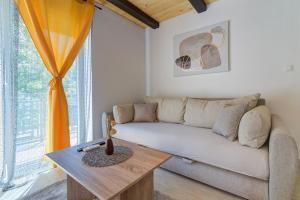 House with three apartments Maka