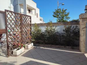 A stones throw from the sea and garage
