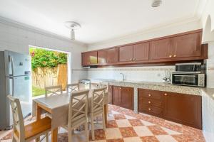 The Palm Villa Spacious 5-Bedroom Family Getaway