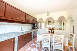 The Palm Villa Spacious 5-Bedroom Family Getaway