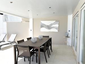1-bedroom apartment with private pool next to the beach
