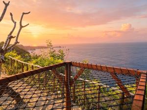 Sunrise Cliff Inn Withh Hammock