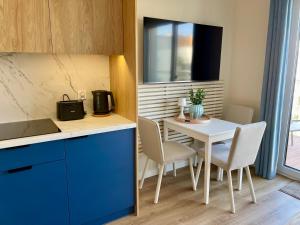 Błękit - baseny, sauny, jacuzzi, siłownia, bilard, sala zabaw, parking, do plaży 400m płaskie dojście