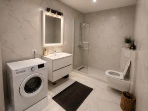 Ivory Residence Studio with Park View & Paid Parking