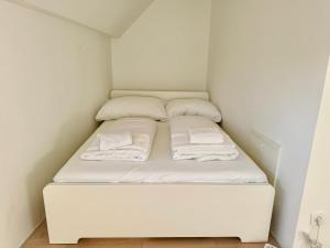 Modern Apartment with Free Parking