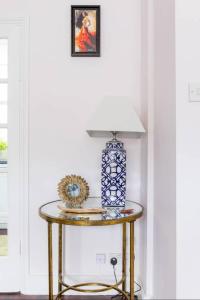 Luxury 2 bed 2bath Roof terrace in Clapham Jn Mins to Victoria Waterloo Gatwick