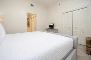 Phoenix VIII 8106 condo