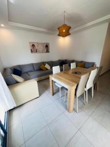 Appartement vue sur piscine à 5 min à pied de la Plage - Résidence Luxe avec Piscines & Parcs Enfants