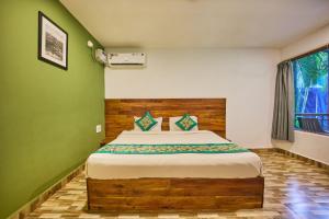Treebo Lands End Beach Resort - 100m From Morjim Beach