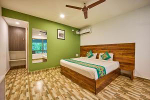 Treebo Lands End Beach Resort - 100m From Morjim Beach