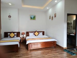 Nhà Góc Phố