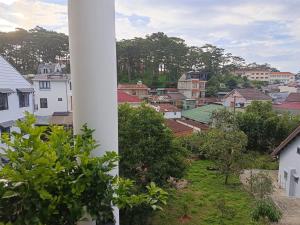 Nhà Góc Phố