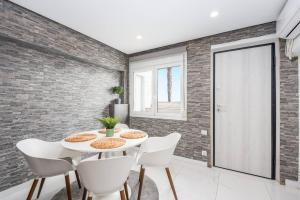 Beautiful apartment next to Piraeus sea