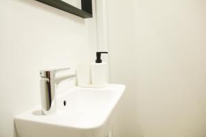 Luxury Stylish Apartment with Garden & Free Parking