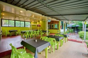 Treebo Lands End Beach Resort - 100m From Morjim Beach