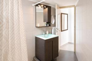 Azure Orchid Kalamaria, Seaside Stay & Free Parking