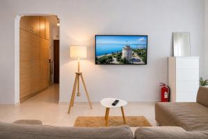 Azure Orchid Kalamaria, Seaside Stay & Free Parking