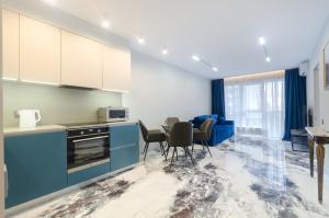 7-23 Kvartet, Vasyl Lypkivskyi 16b, Kyiv, railway station, metro nearby, fantastic city view, Petrovdom Apartment