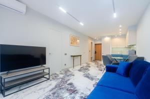 7-23 Kvartet, Vasyl Lypkivskyi 16b, Kyiv, railway station, metro nearby, fantastic city view, Petrovdom Apartment