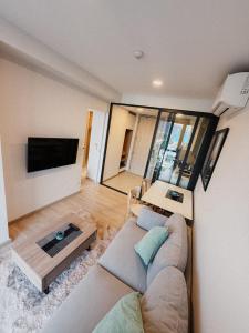 FAMILY HOMES Modern 1BR Condo with Rooftop Pool Near Bang Tao Beach