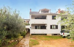 Lovely Apartment In Porec With Wifi