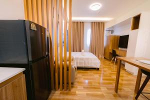 V&V at Royal Oceancrest Condominium for Staycation