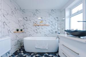 Stylish 4-Bed Home in Altrincham