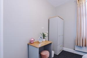 Stylish 4-Bed Home in Altrincham