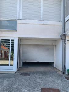Center Apartment with Garage