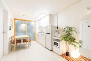 Free parking,2R3B,Olympic Park,Gangnam COEX,KSPO,Samsung Hospital,Lotte World,Seokchon Lake