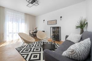 A Unique Apartment on the Wrocław Market Square with a Balcony by Noclegi Renters