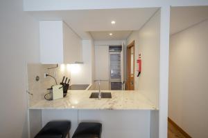 Charming Camoes Apt by Porto City Hosts