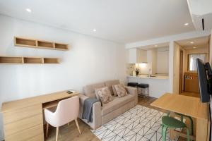 Charming Camoes Apt by Porto City Hosts