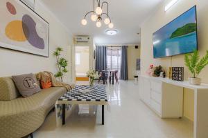 Central Garden 328D1 Building