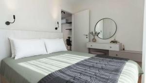 Elegant Marousi Stay with Scenic Balcony