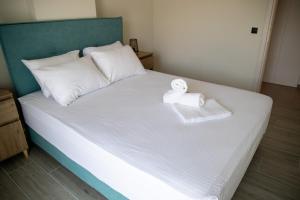 Ampotis Luxury Apartment by the Sea