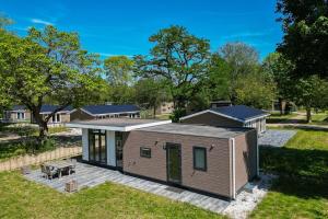 Stijlvol 4-persoons chalet in Betuwe, Zennewijnen