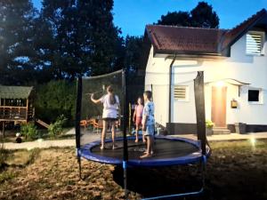New Modern Duplex with Free Parking