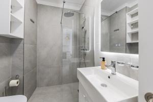 Summer Bliss 1BR Apartment Lemon Residence by PikHost