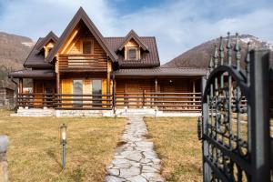 Chalet Six Hearts