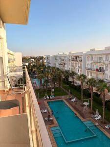 Bright and modern flat, with Pool & Free Parking