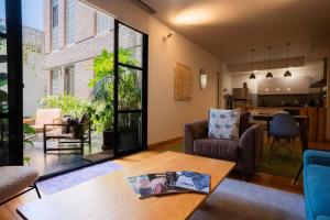 Bright 2BR condo with Stunning Patio in Escandon