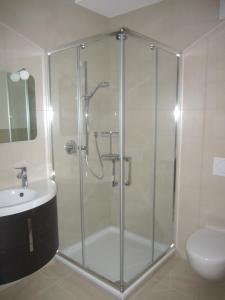 Ferienwohnungen Tollhof - Near Bolzano and castles, with a guest card for families and couples, offering panoramic views
