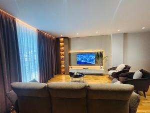 Modern Apt Lake View Residences Free Parking
