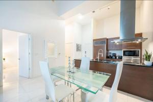 Beautiful One Bedroom Condo 16ft ceilings at the W