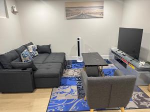 Cozy & Stylish Retreat with Modern Comforts