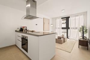 1BR Beachfront - Walk to Center and Marina