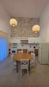 Fanes Breeze Lodges - Lodge Olive