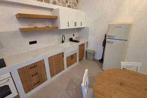 Fanes Breeze Lodges - Lodge Olive