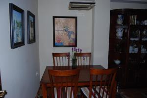 Apartment with 3 bedrooms, 2 bathrooms, garage, and Wi-Fi